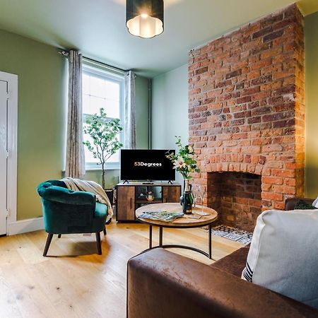 New! Gorgeous 2-Bed Home In Chester City Centre By 53 Degrees Property - Incredible Location, Ideal For Small Groups - Sleeps 6! Exteriör bild