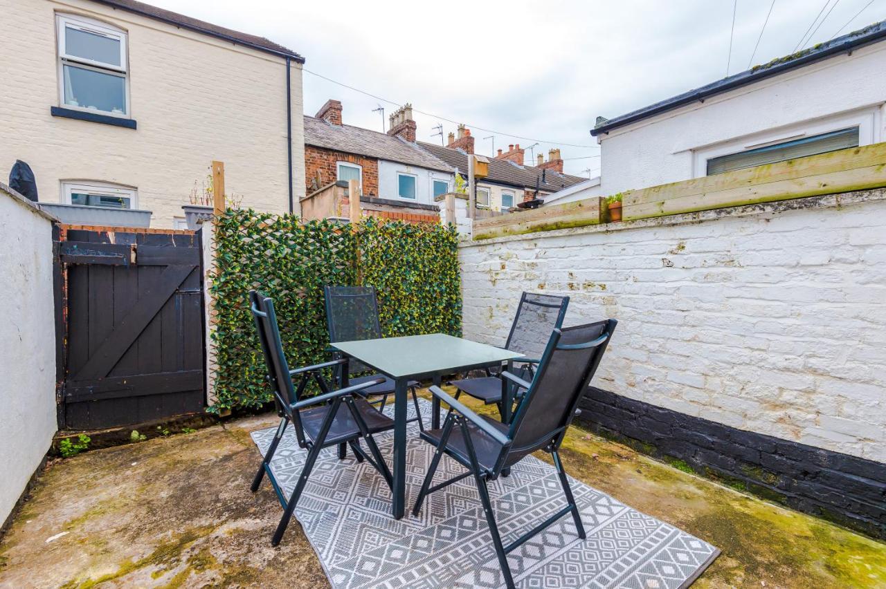 New! Gorgeous 2-Bed Home In Chester City Centre By 53 Degrees Property - Incredible Location, Ideal For Small Groups - Sleeps 6! Exteriör bild