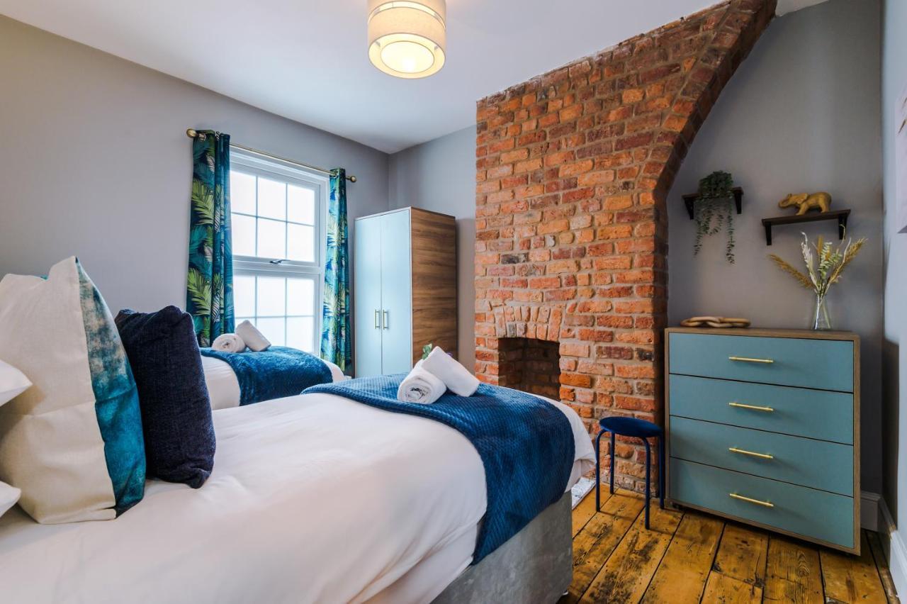 New! Gorgeous 2-Bed Home In Chester City Centre By 53 Degrees Property - Incredible Location, Ideal For Small Groups - Sleeps 6! Exteriör bild