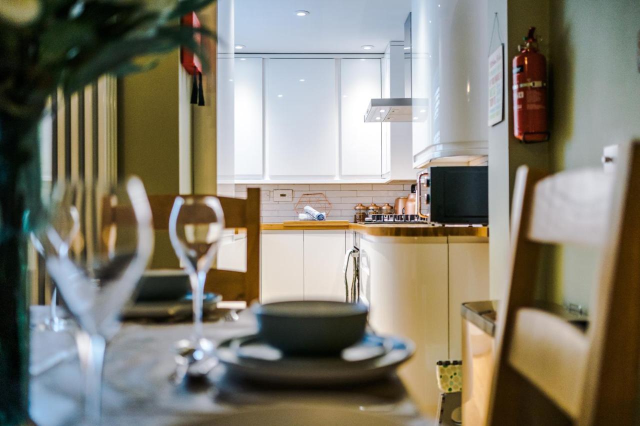 New! Gorgeous 2-Bed Home In Chester City Centre By 53 Degrees Property - Incredible Location, Ideal For Small Groups - Sleeps 6! Exteriör bild