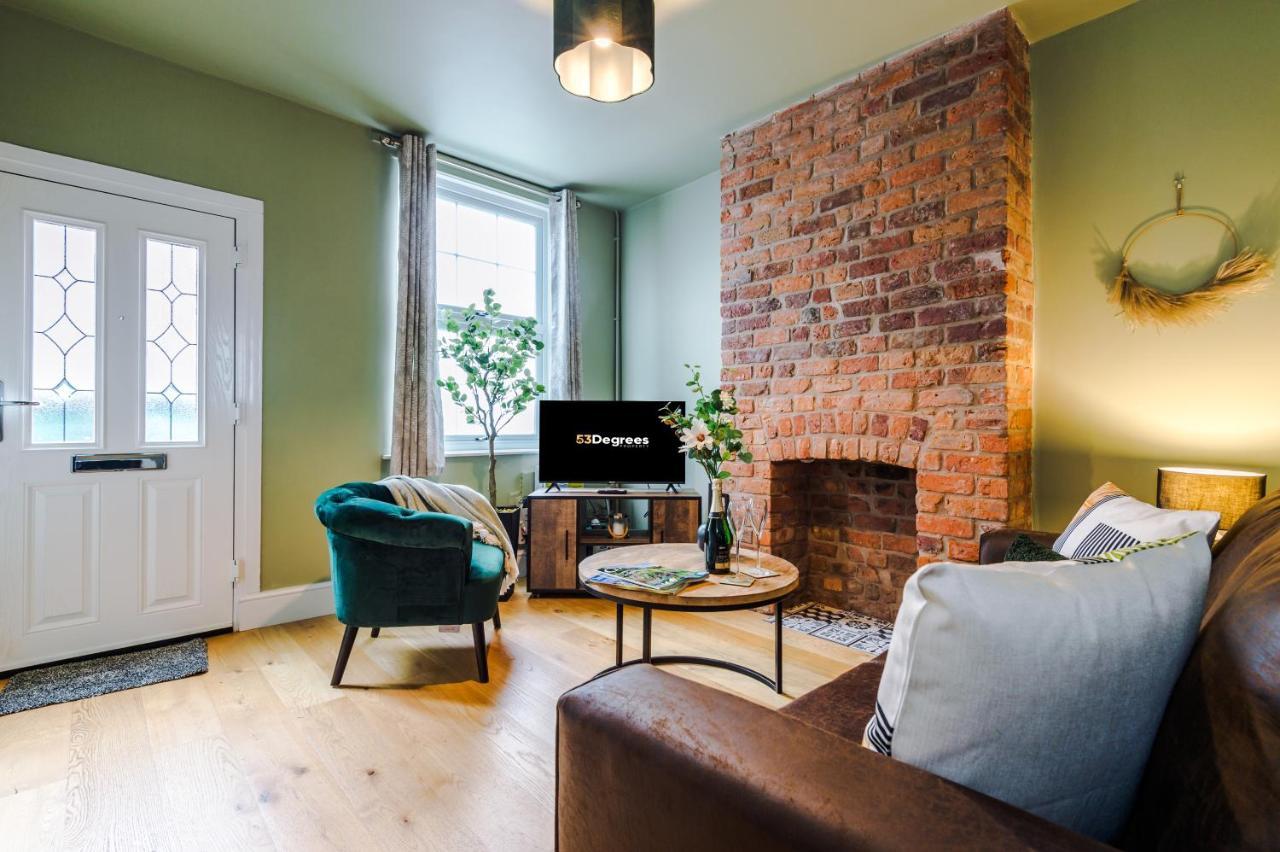 New! Gorgeous 2-Bed Home In Chester City Centre By 53 Degrees Property - Incredible Location, Ideal For Small Groups - Sleeps 6! Exteriör bild