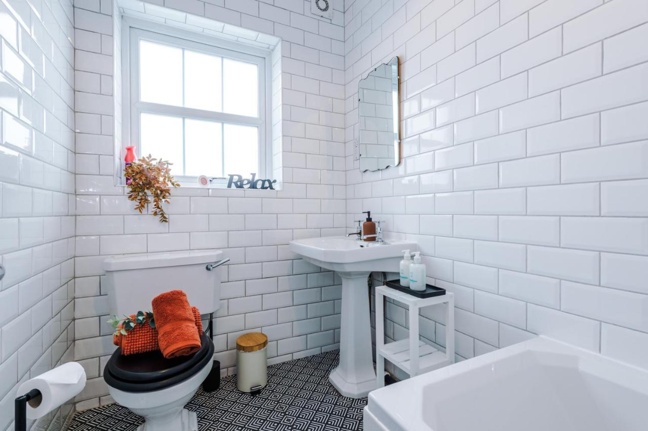 New! Gorgeous 2-Bed Home In Chester City Centre By 53 Degrees Property - Incredible Location, Ideal For Small Groups - Sleeps 6! Exteriör bild